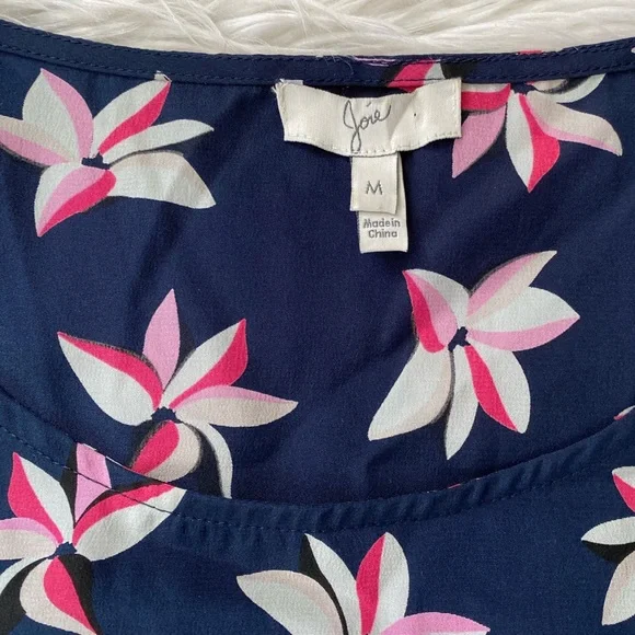 {Joie} Floral Short Sleeve Silk Blouse - Women's Medium - Picture 4 of 7